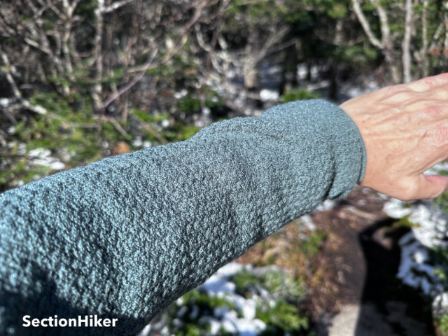 Stretch wrist cuffs make it easy to pull up the sleeves to dump excess heat