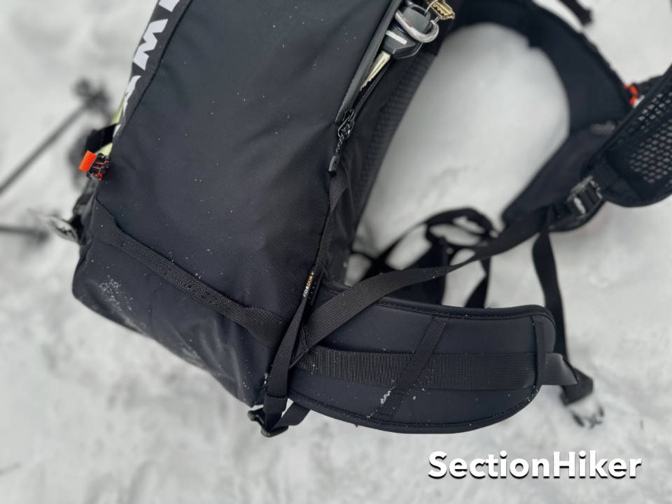 Heavy duty webbing straps at the base of the side enable an A-frame ski carry